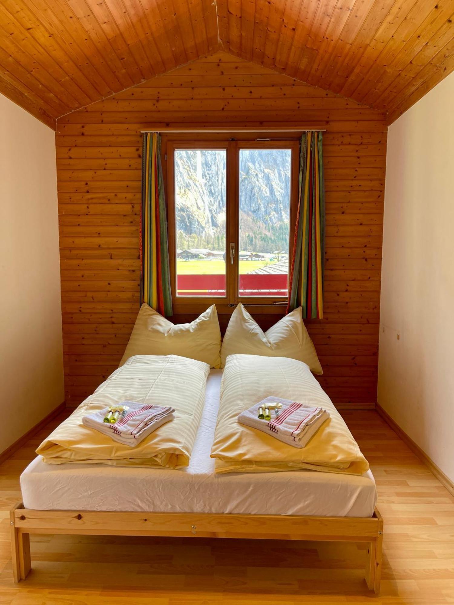 Alpine Base Hostel - Adults Only Lauterbrunnen Esterno foto