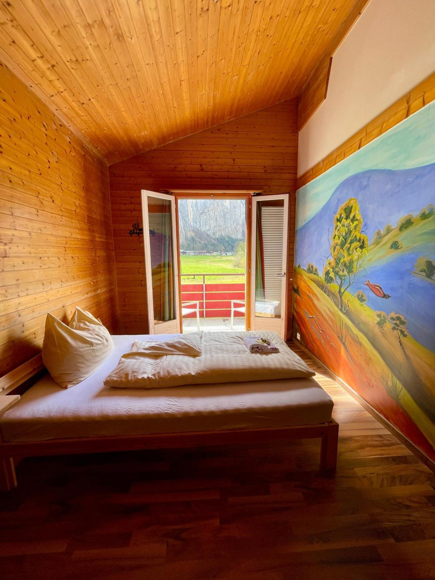 Alpine Base Hostel - Adults Only Lauterbrunnen Esterno foto