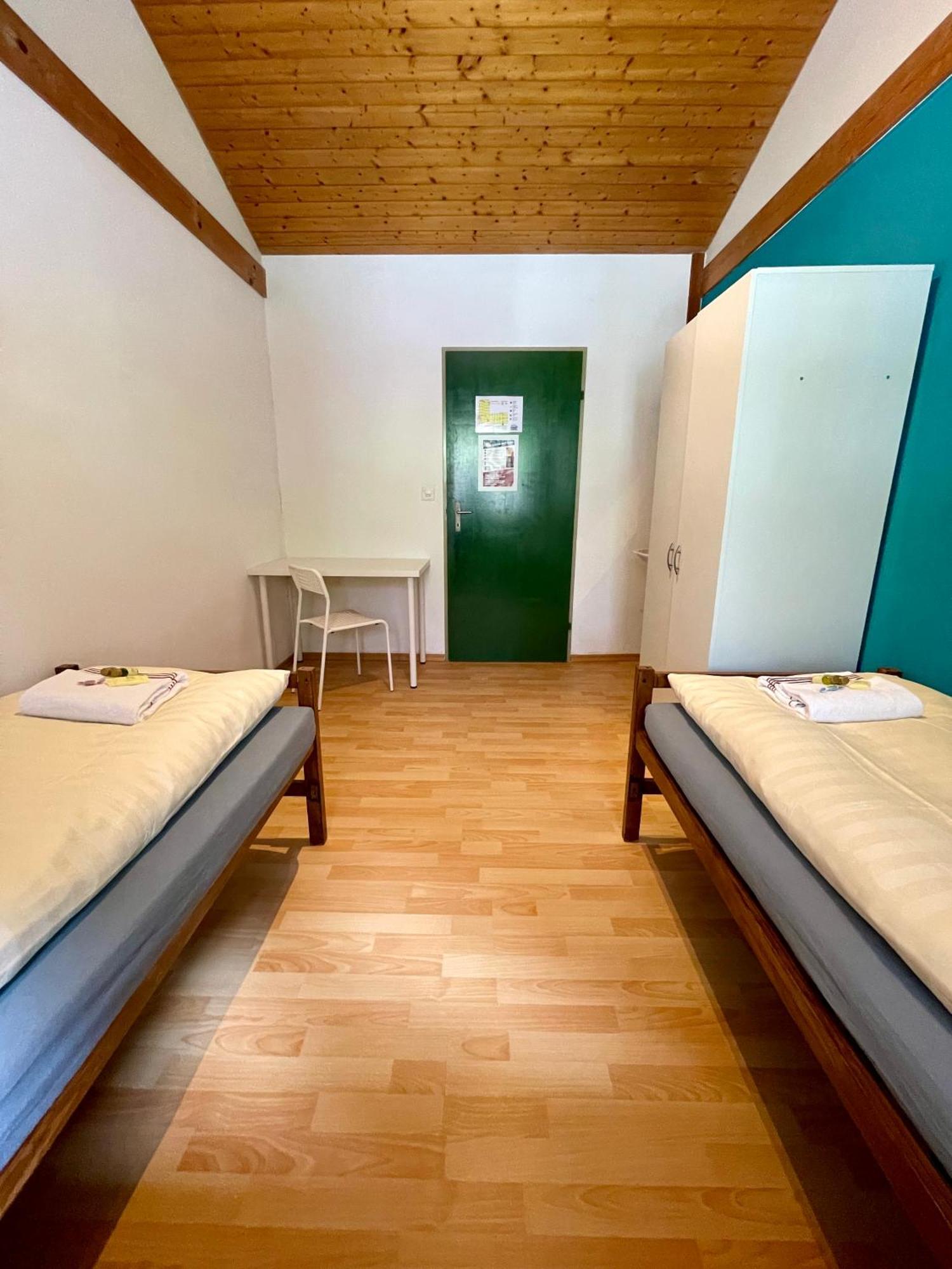 Alpine Base Hostel - Adults Only Lauterbrunnen Esterno foto