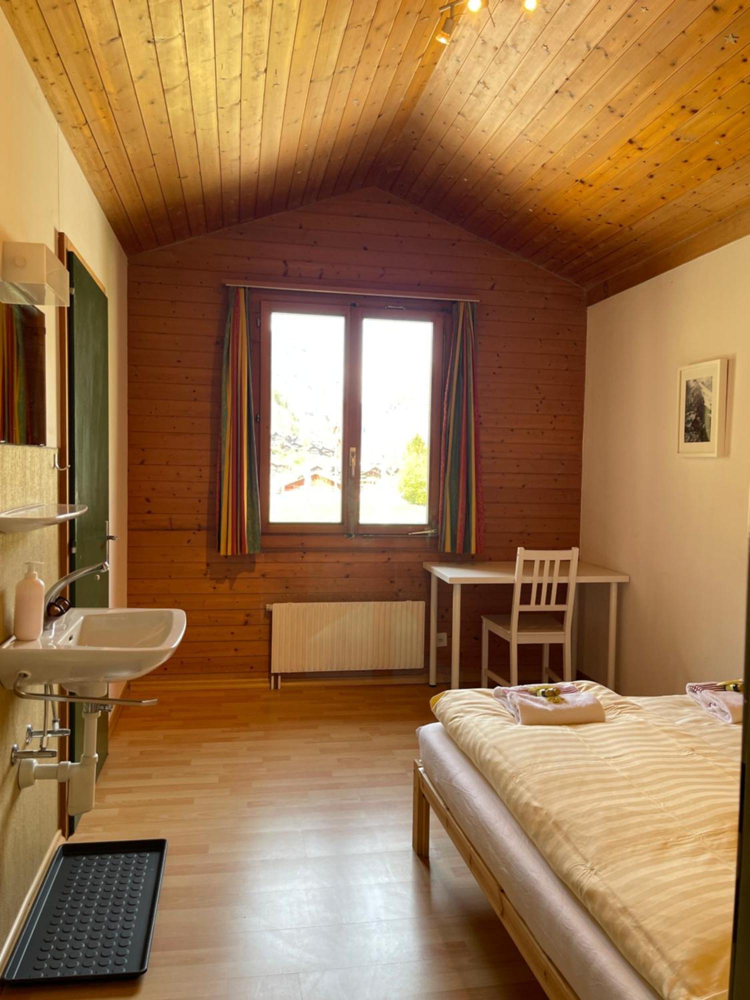 Alpine Base Hostel - Adults Only Lauterbrunnen Esterno foto
