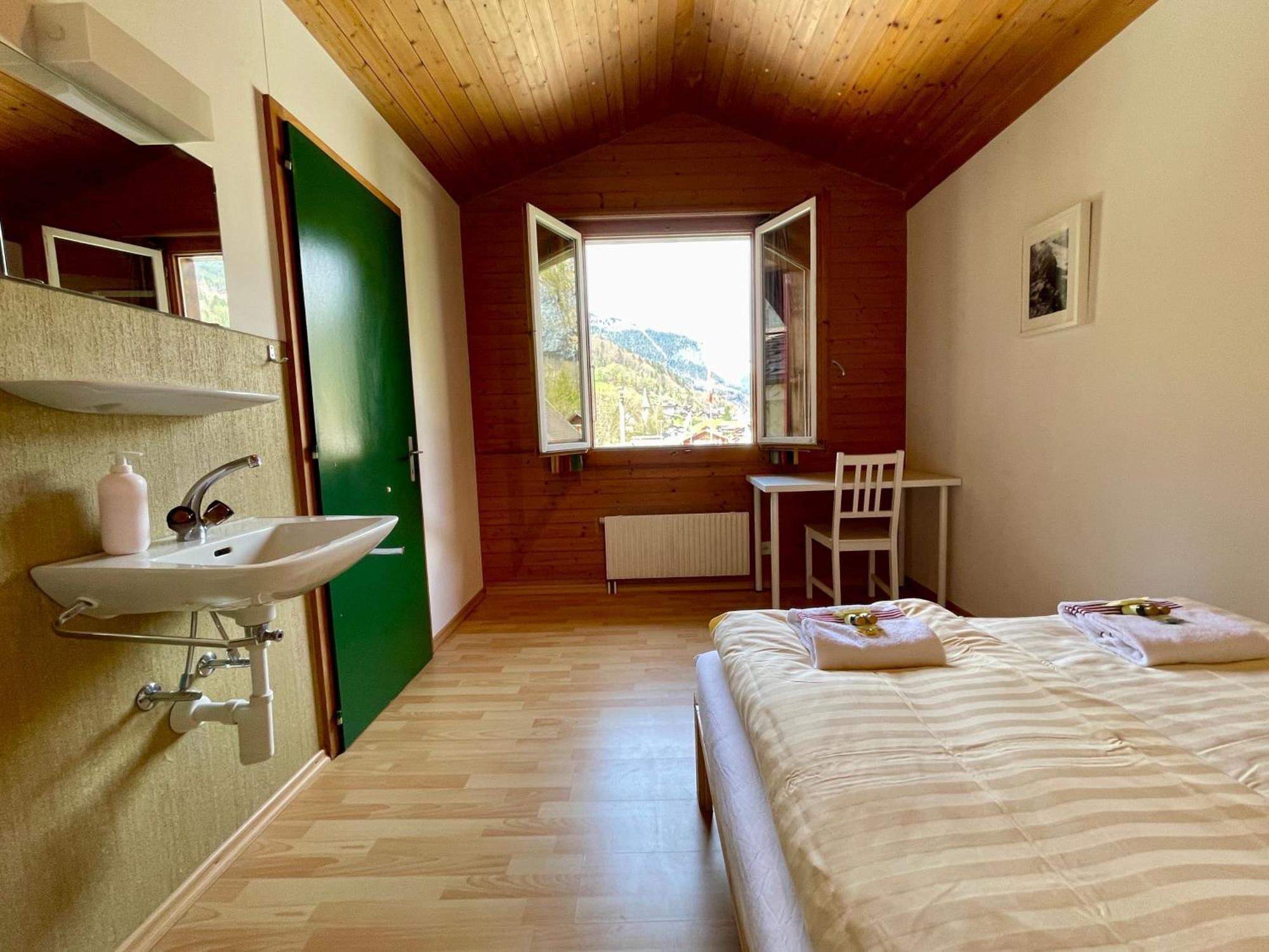 Alpine Base Hostel - Adults Only Lauterbrunnen Esterno foto