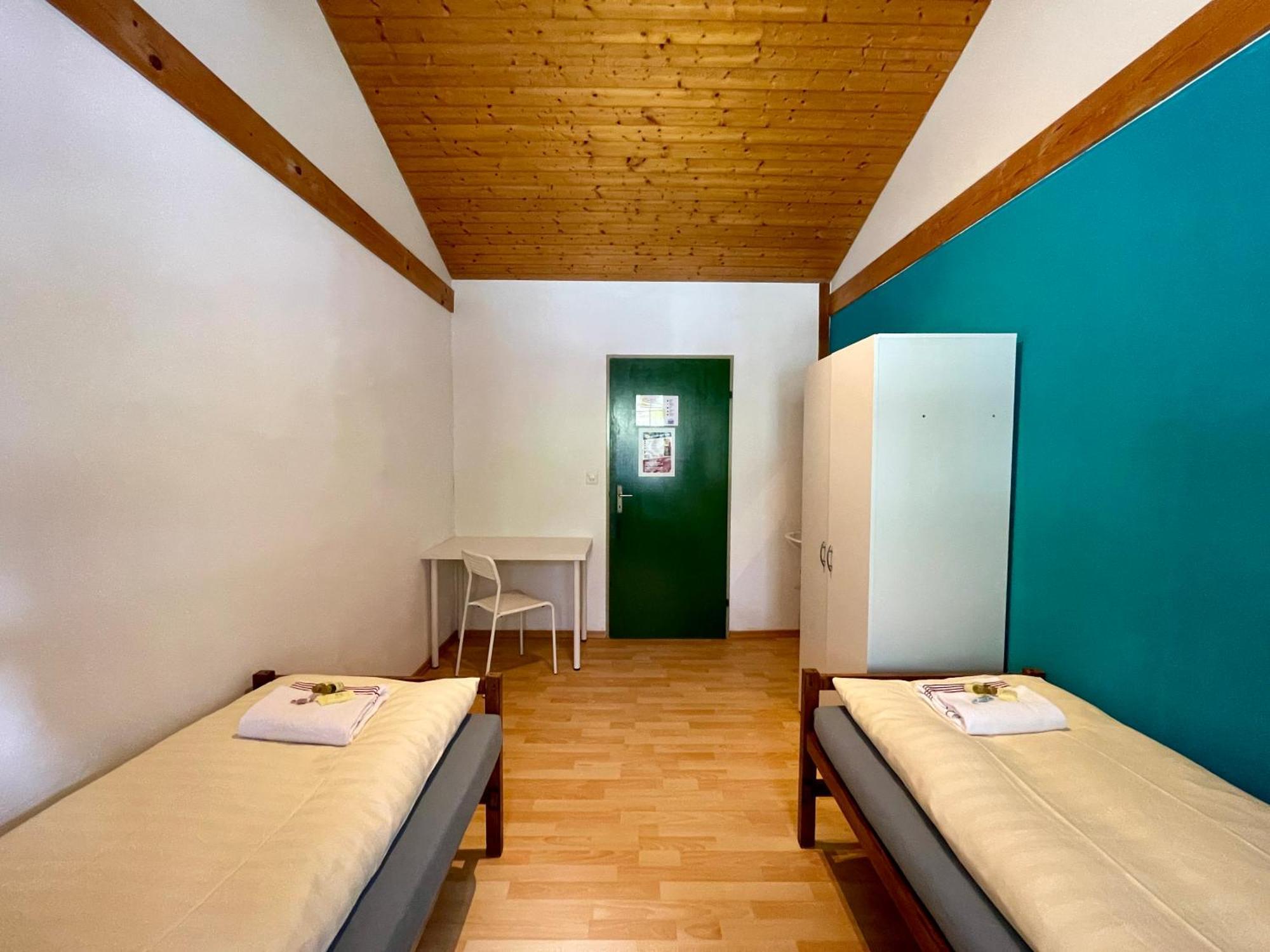 Alpine Base Hostel - Adults Only Lauterbrunnen Esterno foto